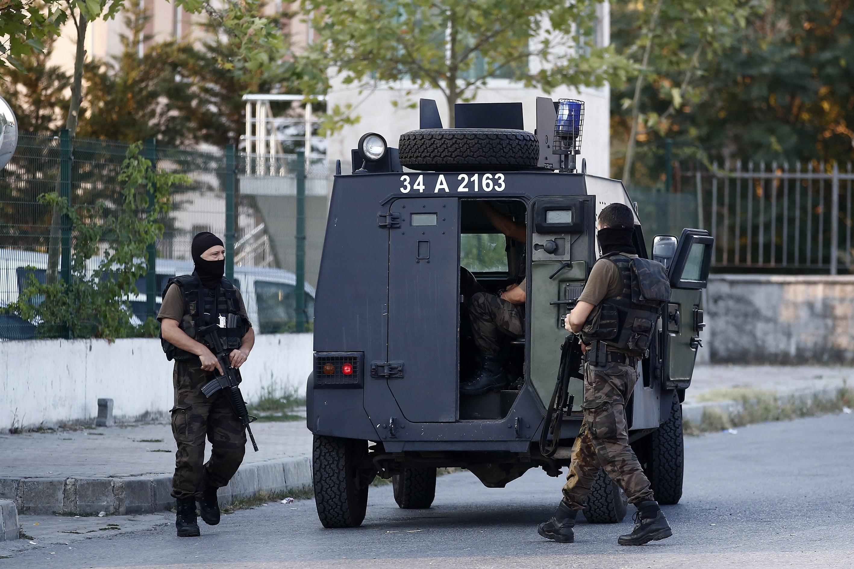 Descindere intr-o ascunzatoare terorista din Istanbul. Doua femei au fost ucise intr-un schimb de focuri