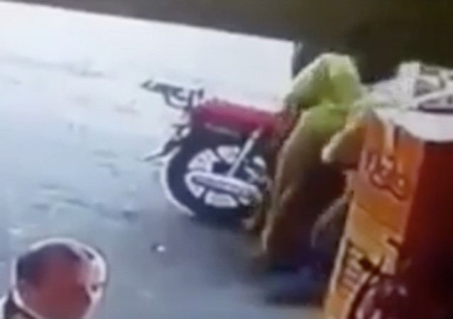 Reactia unei femei din Maroc dupa ce a fost pipaita pe strada de un barbat a ajuns virala. VIDEO