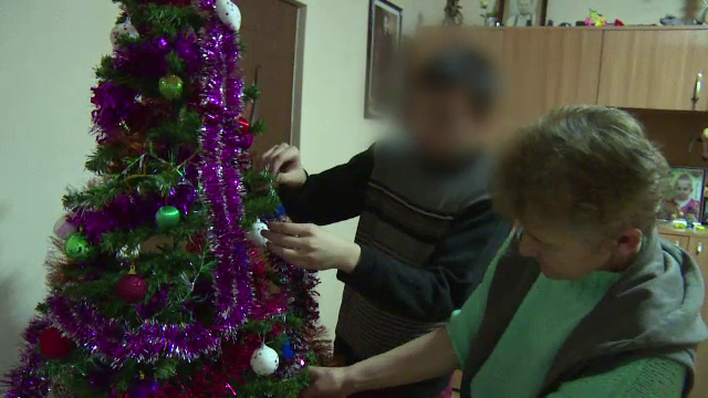 Copiii abandonati si ajutorul pe care il primesc de la straini de Sarbatori. Psihologii vin insa si cu un avertisment