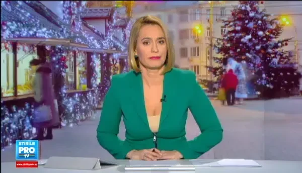 Marti, inainte de Craciun. Doi hoti au furat toate cadourile din case; Un britanic s-a transformat intr-un brad ambulant