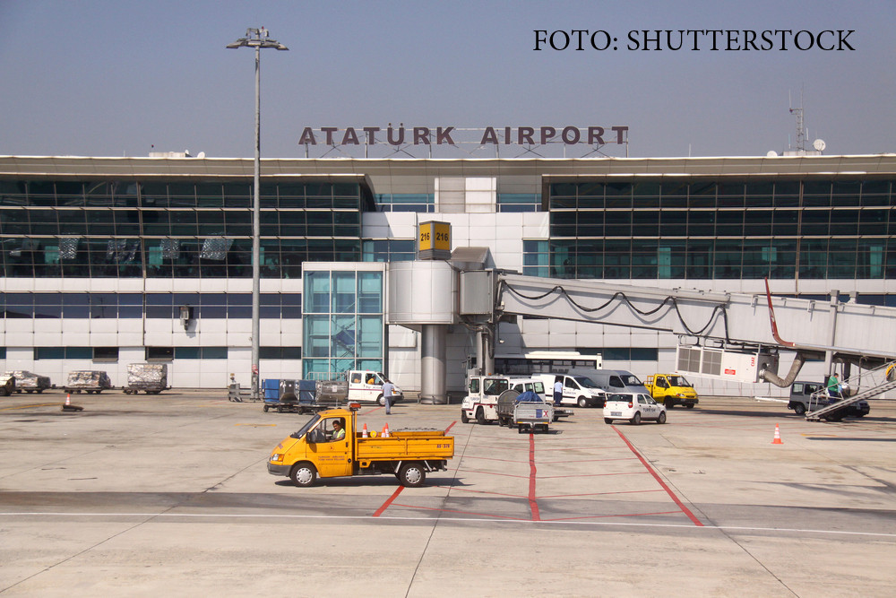 Marturiile romanilor blocati pe aeroportul din Turcia: "Personalul a disparut, puteai sa te joci cu aparatele de scanat"