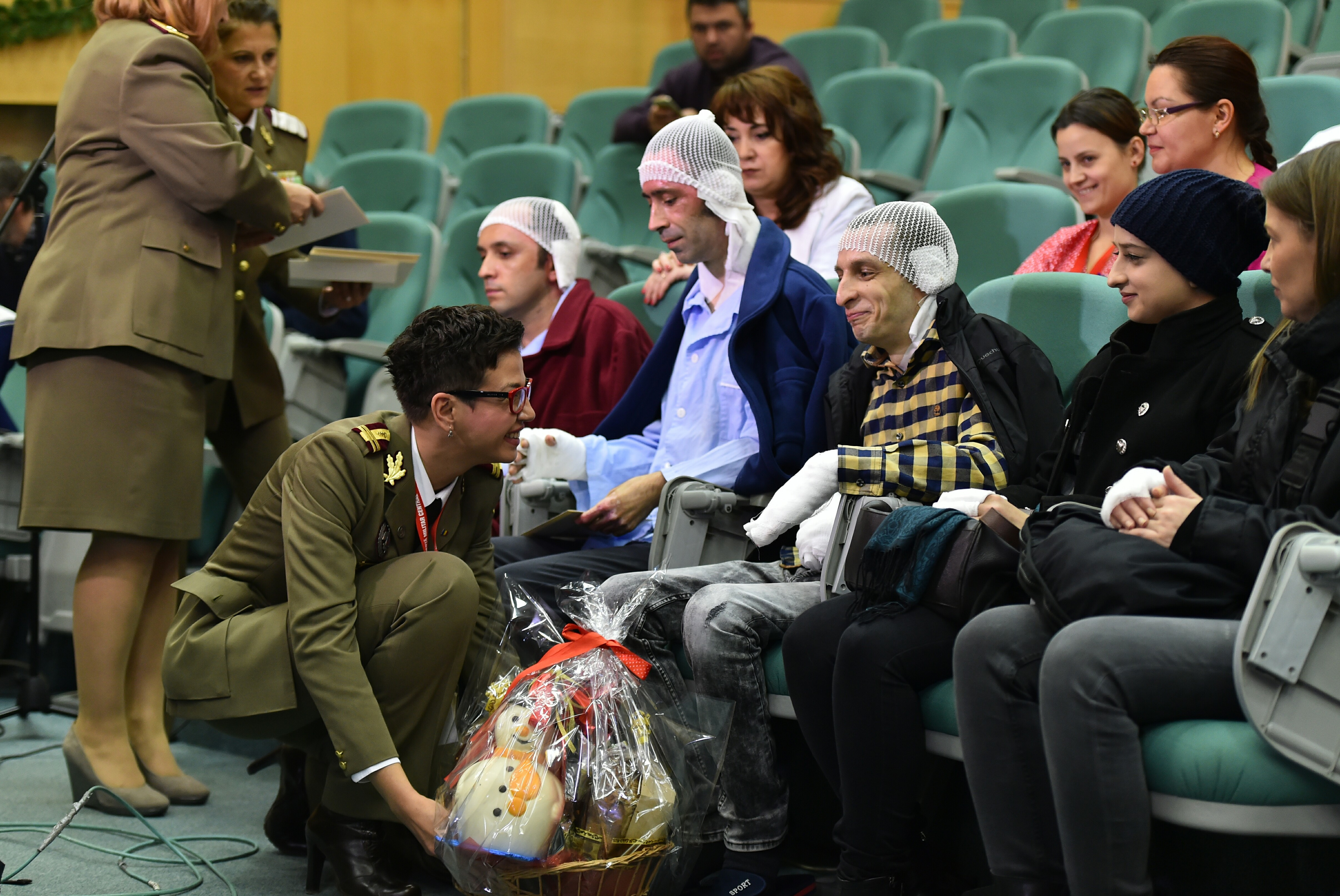 "Romeo si Julieta" de la Colectiv au fost externati din spital. Povestea lor dupa ce s-au pierdut in haosul din incendiu