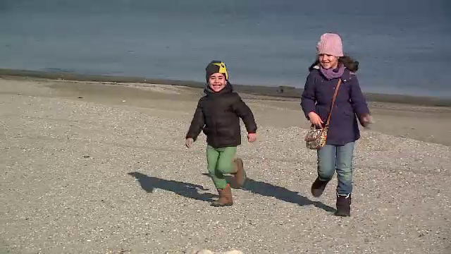 Neobisnuit de cald pe litoral. Meteorologii spun ca n-am mai avut de 11 ani temperaturi asa de mari in ajun de Craciun