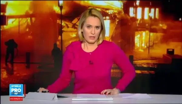 Hotel din Vidraru distrus in incendiu inainte de sosirea turistilor. Pompierii au ramas fara apa, chiar daca erau langa lac