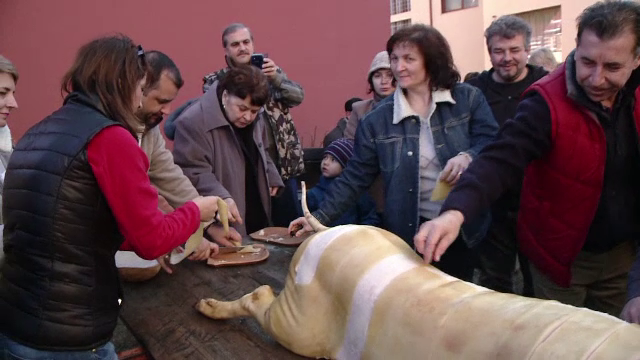 Petrecerile au inceput la pensiunile din tara. Sorici si pomana porcului, prima masa a turistilor
