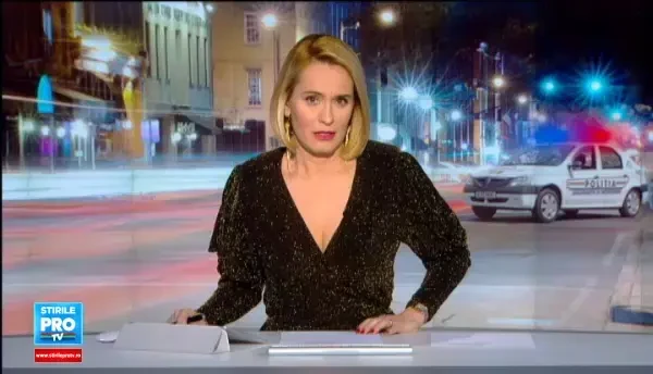 Circ in centrul Capitale dupa ce o masina a lovit un motociclist. Un trecator s-a trantit la pamant si a fost incatusat