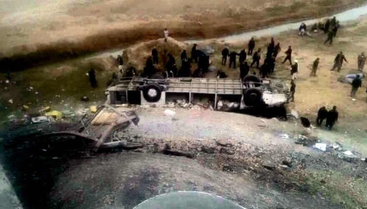 Accident grav in Afganistan. 43 de persoane au murit, dupa ce un autocar a cazut in albia unui rau. FOTO