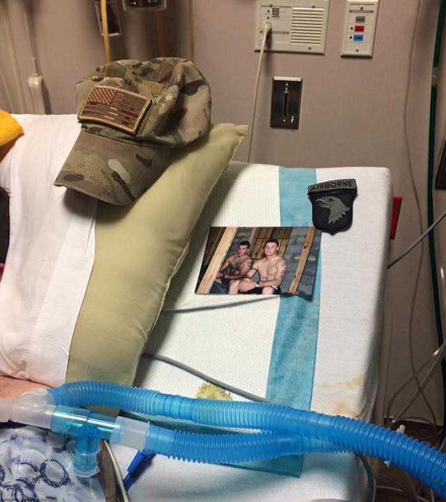 Ultimul act de eroism al unui parasutist american. Prieteni, medici si necunoscuti i-au adus un ultim omagiu