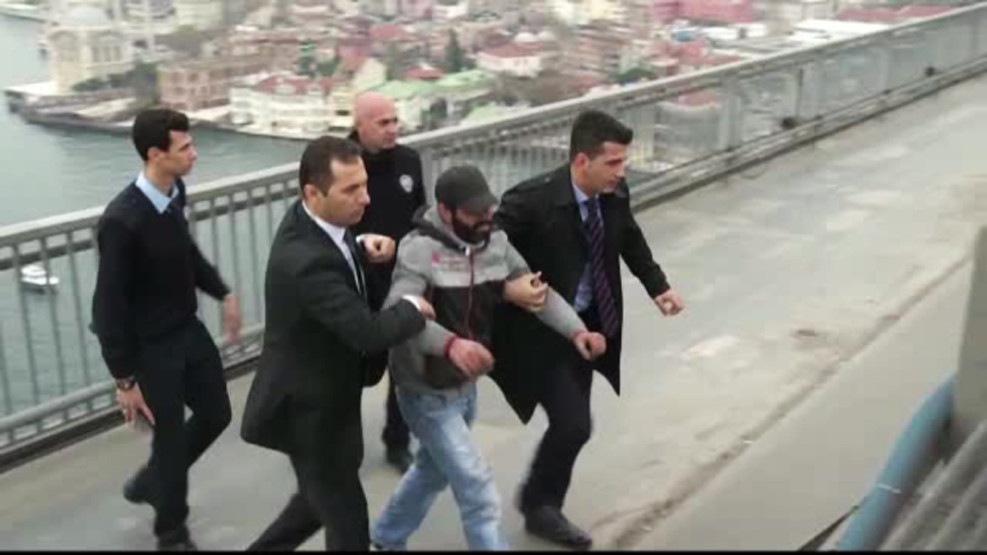 Presedintele turc ar fi reusit sa convinga un barbat sa nu se sinucida. Erdogan nici macar nu s-a dat jos din masina