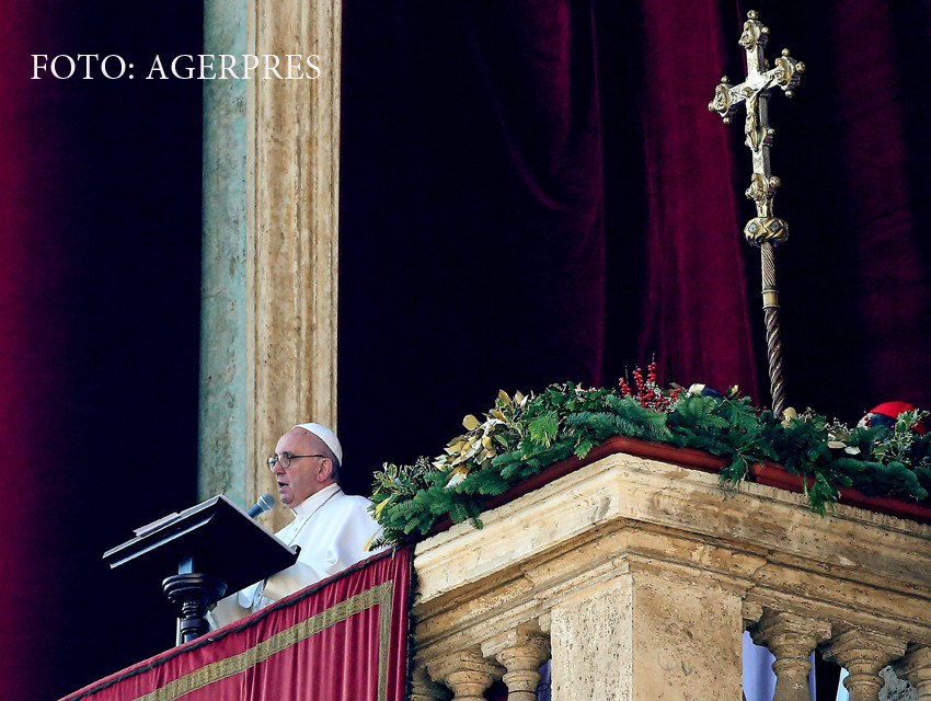 Papa i-a binecuvantat pe cei care ii ajuta pe imigranti si a condamnat consumerismul. Pelerinii, mai putini ca anul trecut