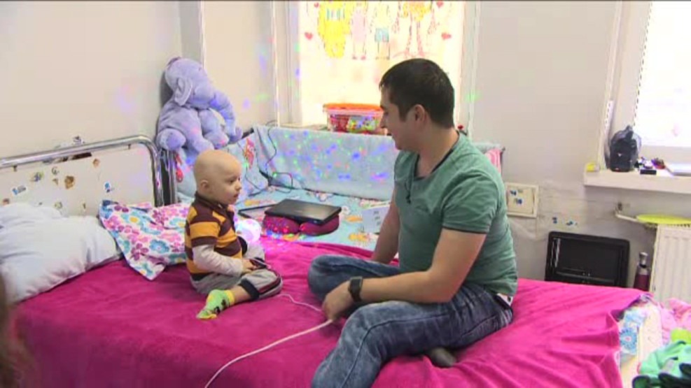 Cum puteti ajuta spitalul Marie Curie sa aiba camere sterile, dusuri si spatii de joaca pentru copiii bolnavi