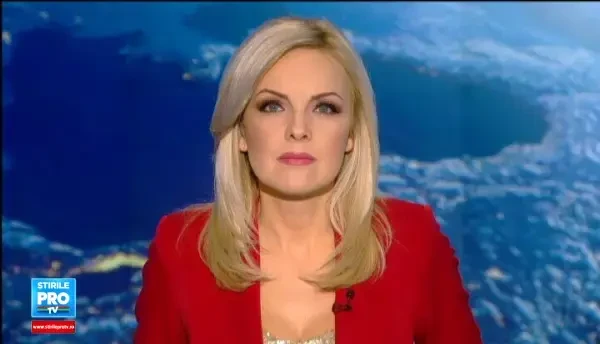 Reactia acestei femei cand si-a vazut cadoul sub bradul de Craciun a ajuns virala. Ce surpriza i-a facut fiul ei