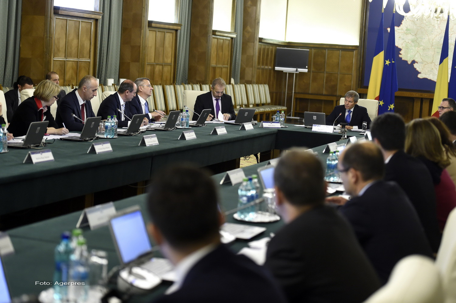 Prioritatile Guvernului pentru 2016. Ministrii promit somaj redus, 4 centre pentru tratarea marilor arsi si camine de batrani