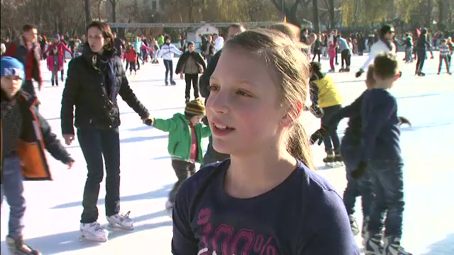 Singurele locuri care ne amintesc ca e iarna de fapt in sudul tarii. Patinoarele au fost luate cu asalt de Craciun