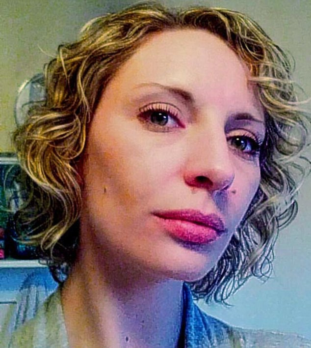 O boala a mutilat-o, iar acum incearca sa isi salveze chipul si sa revina la o viata normala. Ce s-a intamplat cu ea. FOTO