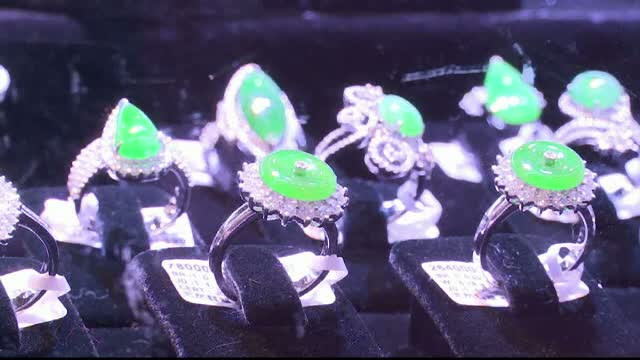 900.000 de dolari, suma platita la targul de bijuterii din Tokio pentru un colier. Ce il face atat de special