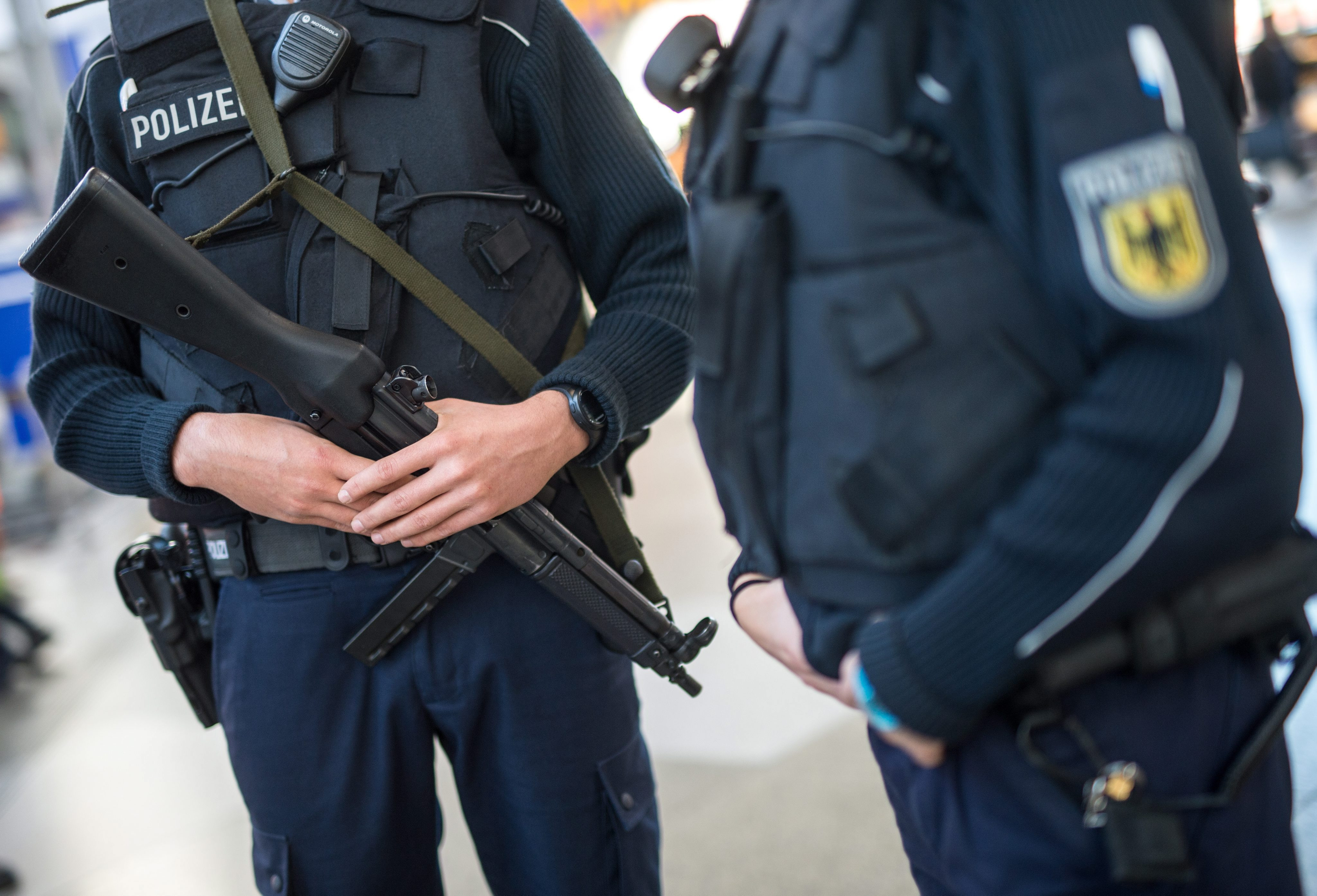 Potentiali teroristi se afla in drum spre Europa. Anuntul care a bagat Germania si Austria in stare de alerta