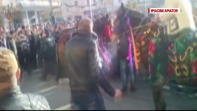 Un spectator care asista la un festival de datini si obiceiuri a fost batut crunt de un calaret. De la ce a plecat scandalul