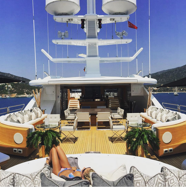 Cum si-au petrecut "copiii bogati ai Instagramului" sarbatorile de iarna. Cadoul primit de un tanar de la tatal sau