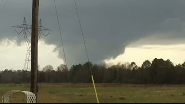 Fenomene meteo extreme in SUA: 43 de morti si sute de curse aeriene anulate din cauza tornadelor