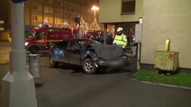 Trei adolescenti bauti, un accident cu masina unui politist si "soferul-fantoma". Scuza unuia dintre tineri: "Am baut toti"