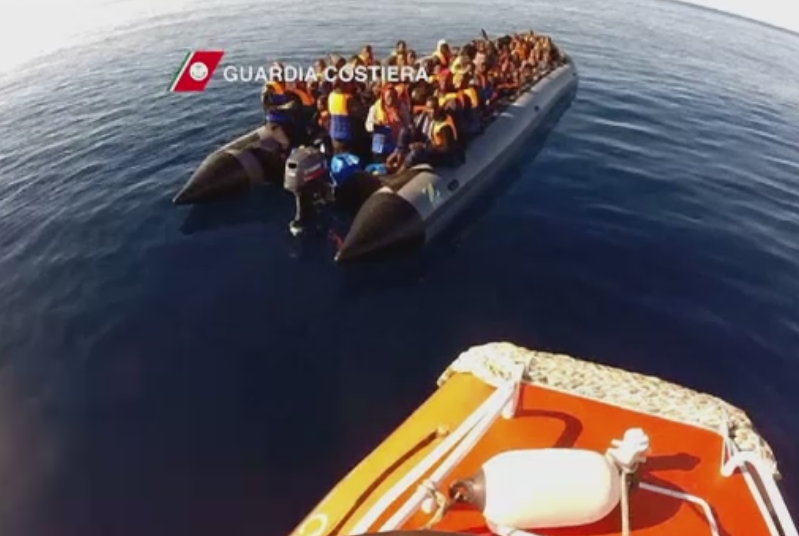 Zeci de operatiuni de salvare a refugiatilor in Mediterana, de Craciun. Declaratia controversata a presedintelui ceh