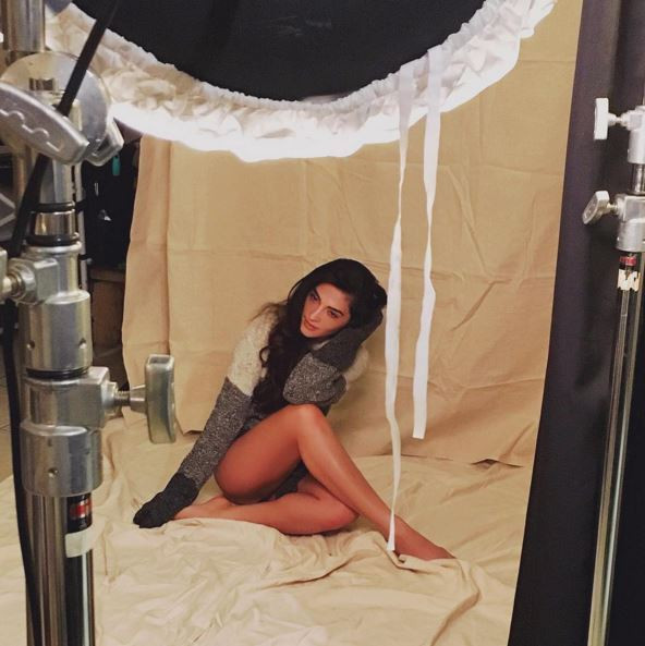 O romanca apare alaturi de "Regele Instagramului". Toti barbatii i-au apreciat fizicul. Cine este femeia de langa Dan Bilzerian