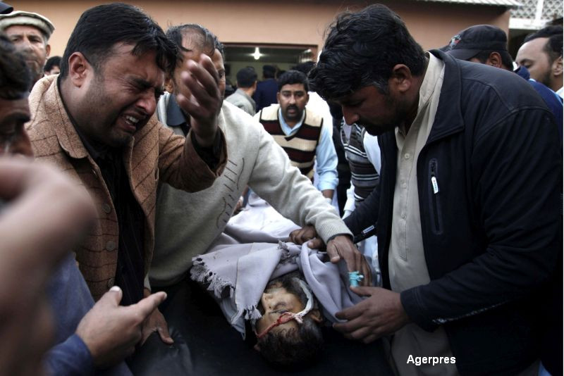 Atentat sinucigas in nord-vestul Pakistanului. Cel putin 22 de morti si 30 de raniti