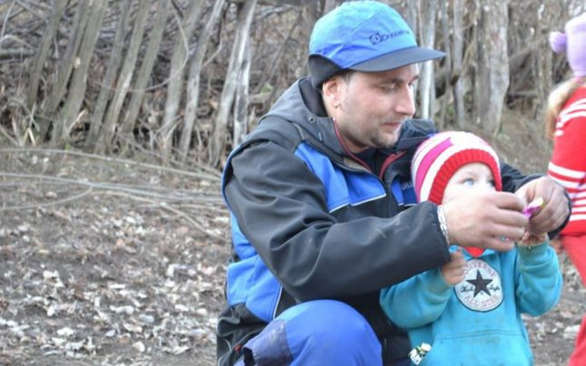 Munceste in Austria, insa in concediu vine in Romania pentru a-i ajuta pe oamenii sarmani. "Nu pot ramane nepasator"