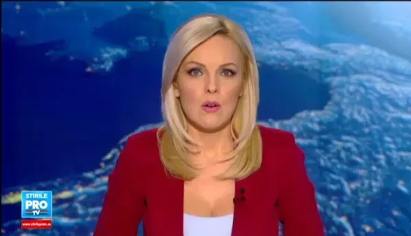 Individul din imagini e cautat de mai multi soferi din Bucuresti. O camera de bord l-a filmat cand le zgaria masinile