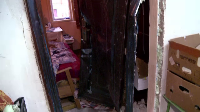 O femeie a vrut sa-si faca o cafea, dar a aruncat in aer apartamentul. Avertismentul pompierilor dupa explozia din Zarnesti