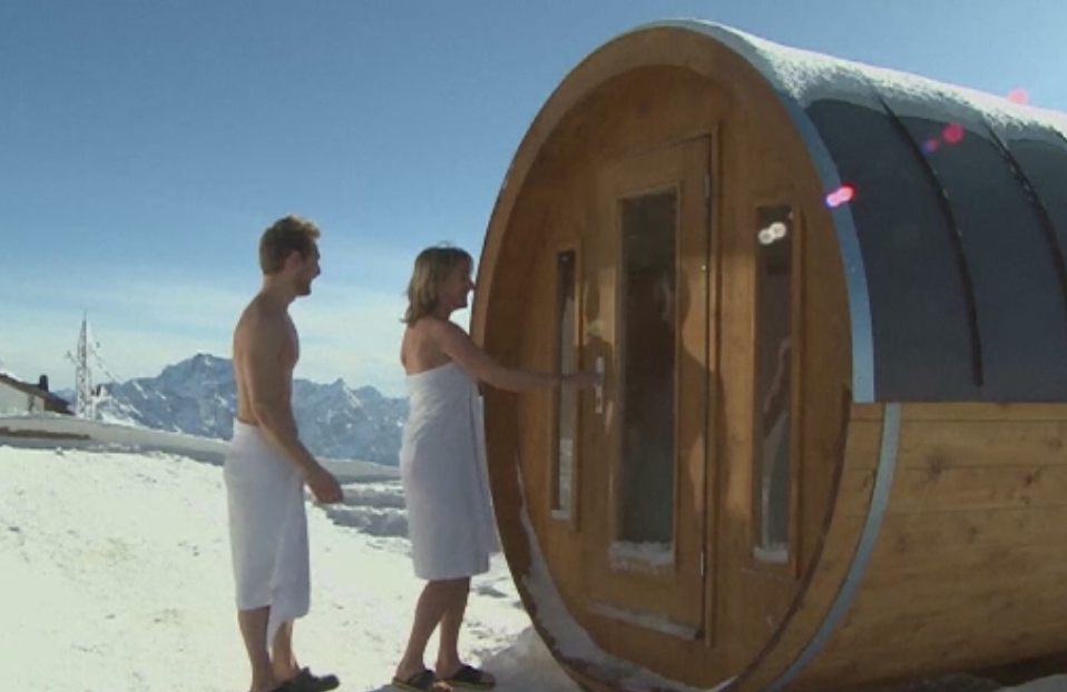 Ofertele inedite din 2015 ale hotelurilor. Cat costa sa dormi in hotelul cu angajati roboti sau intr-un taxi din New York