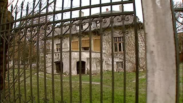 Autoritatile amana ce nu au fost in stare sa rezolve. Cand isi vor primi romanii casele luate abuziv de comunisti