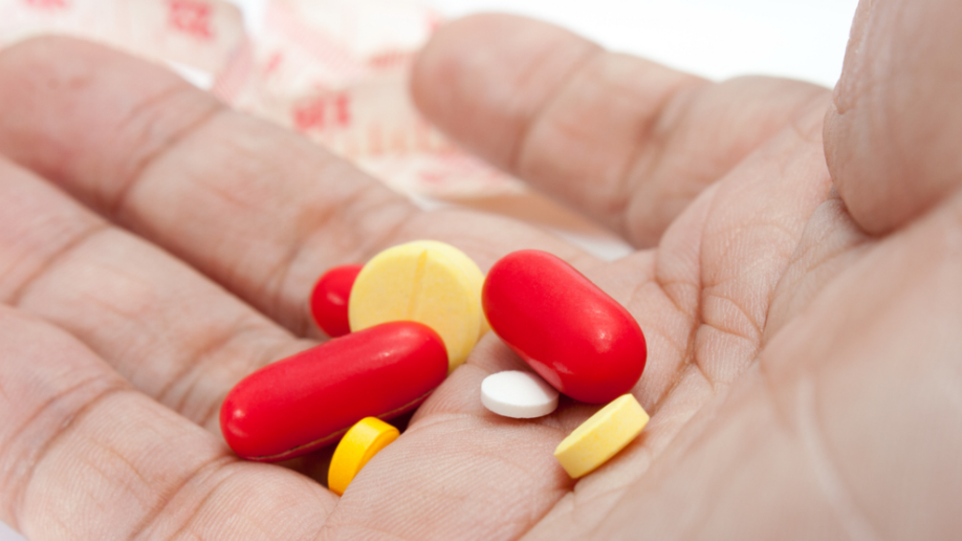 A vrut sa-si transforme grasimea in muschi si a luat 8 pastile de slabit. Ce s-a intamplat cu tanarul dupa cateva ore