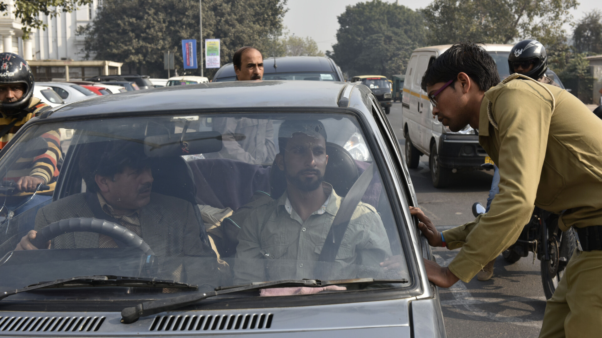 Masuri drastice in cea mai poluata capitala din lume. Restrictiile de circulatie instituite soferilor, in functie de numar