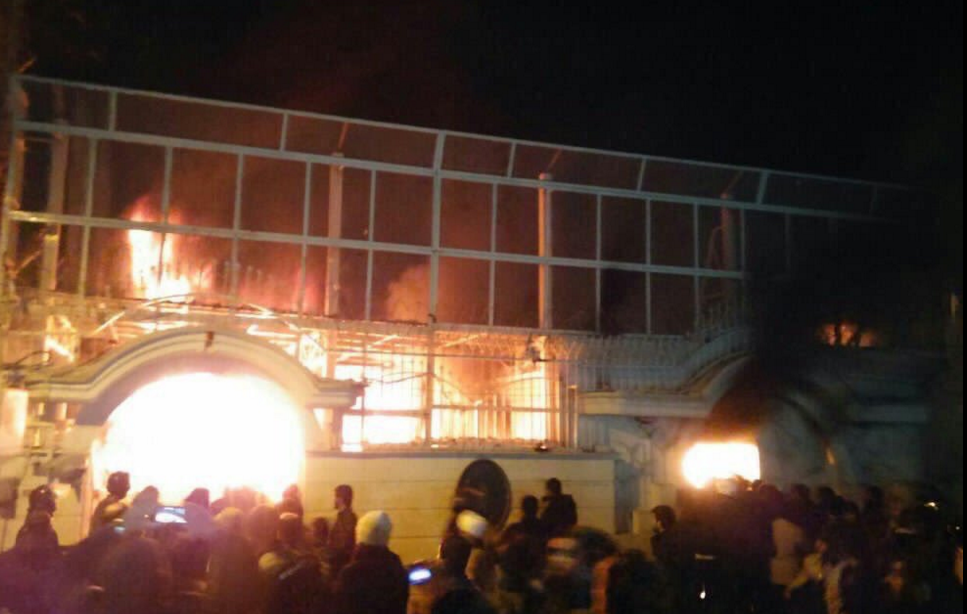 Proteste violente in Iran, dupa ce Arabia Saudita a executat un cleric siit. Ambasada saudita, atacata cu cocktailuri Molotov