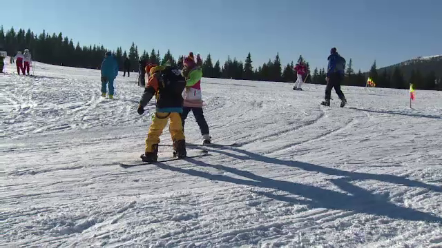 "Mica Elvetie" din Muntii Sureanu, alternativa la aglomeratia din Valea Prahovei. De ce turistii il considera un colt de Rai