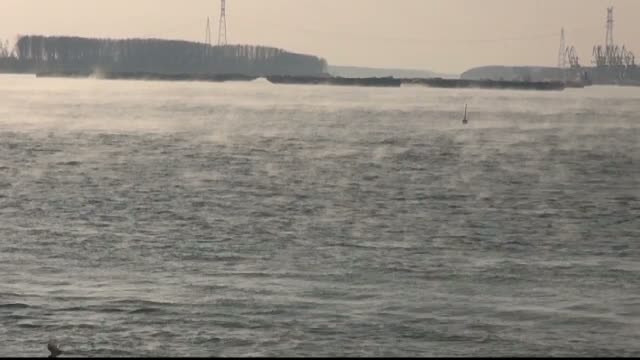 Fenomen rar pe Dunare din cauza temperaturilor mici. Explicatia specialistilor pentru imaginile care i-au fascinat pe turisti