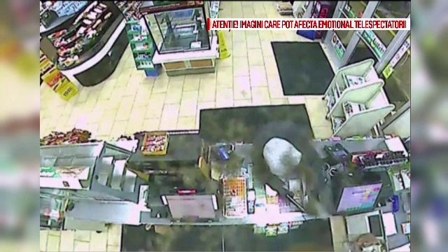 Ghinionul unui hot care a vrut sa fure banii dintr-un magazin. Ce a urmat dupa ce un client l-a batut zdravan