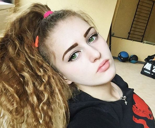 Fata cu chipul de portelan are un secret surprinzator pentru barbati! Cum arata de la gat in jos