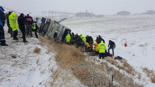 Tragedie in Turcia. Cel putin noua morti si 30 de raniti dupa ce un autocar s-a rasturnat