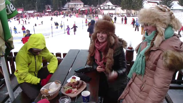 Ninsorile au atras un numar mare de turisti rusi si moldoveni la munte. Ofertele pregatite pentru sarbatorile pe rit vechi