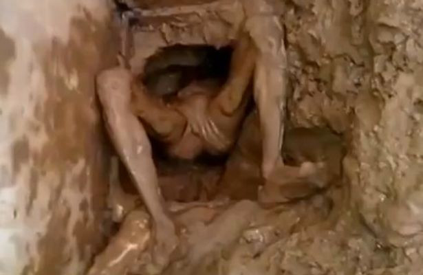Un detinut incearca sa evadeze in stil "Shawshank Redemption", prin toaleta comuna. Cum se incheie operatiunea. VIDEO