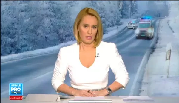 Accidente mortale din cauza zapezii, pe soselele din Romania. Un barbat a scapat pentru ca a coborat la timp din masina