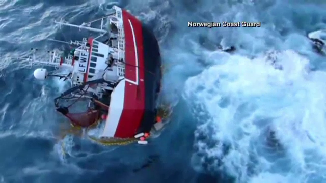 Operatiune de salvare dramatica. 5 pescari, scosi din apele inghetate ale Marii Norvegiene dupa ce vasul lor s-a rasturnat