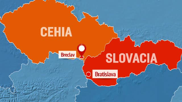 29 de romani care au vrut sa ajunga in Marea Britanie cu autocarul traiesc acum un cosmar. "De doua zile, suntem blocati"