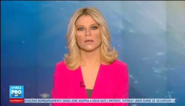 O strada din Dambovita s-a transformat in patinoar, dupa ce o teava de apa s-a spart. Ce au patit soferii din zona