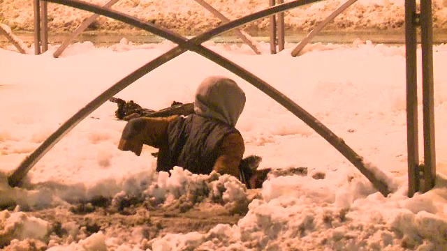 Refuza adaposturile sociale de frica sa nu-si piarda locurile din canale. Cum supravietuiesc oamenii strazii la -10 grade