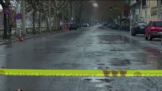 Strazi inchise la Roma, din cauza cantintatii imense de gainat. Peripetiile prin care treceau soferii si pietonii