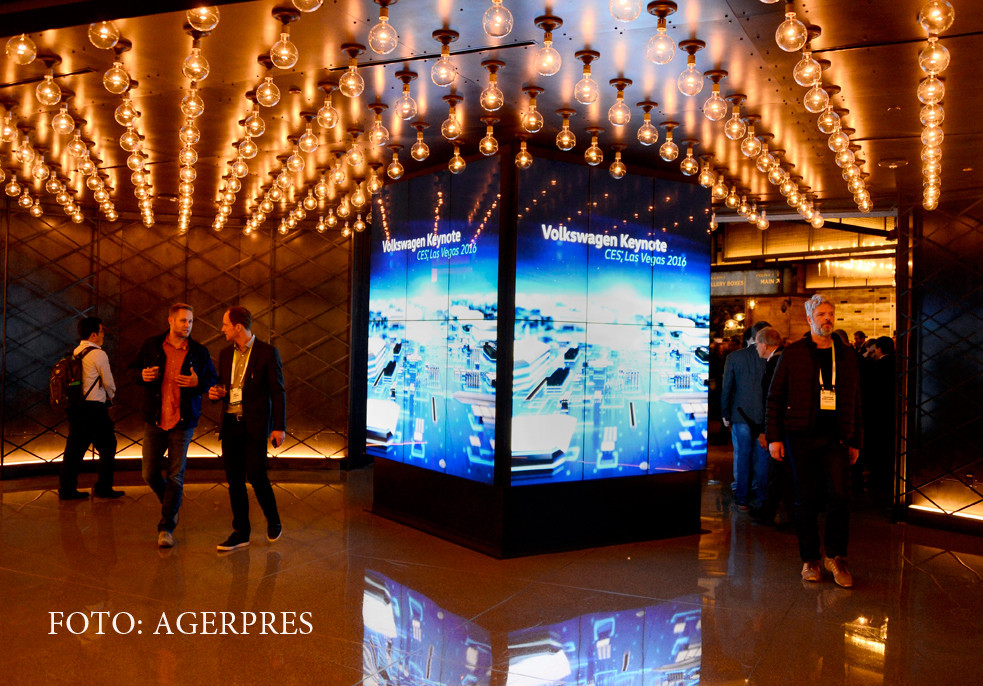 iLikeIT. Ceasul care te trezeste in miros de bani si cuptorul care foloseste doar lumina soarelui, lansate la CES 2016